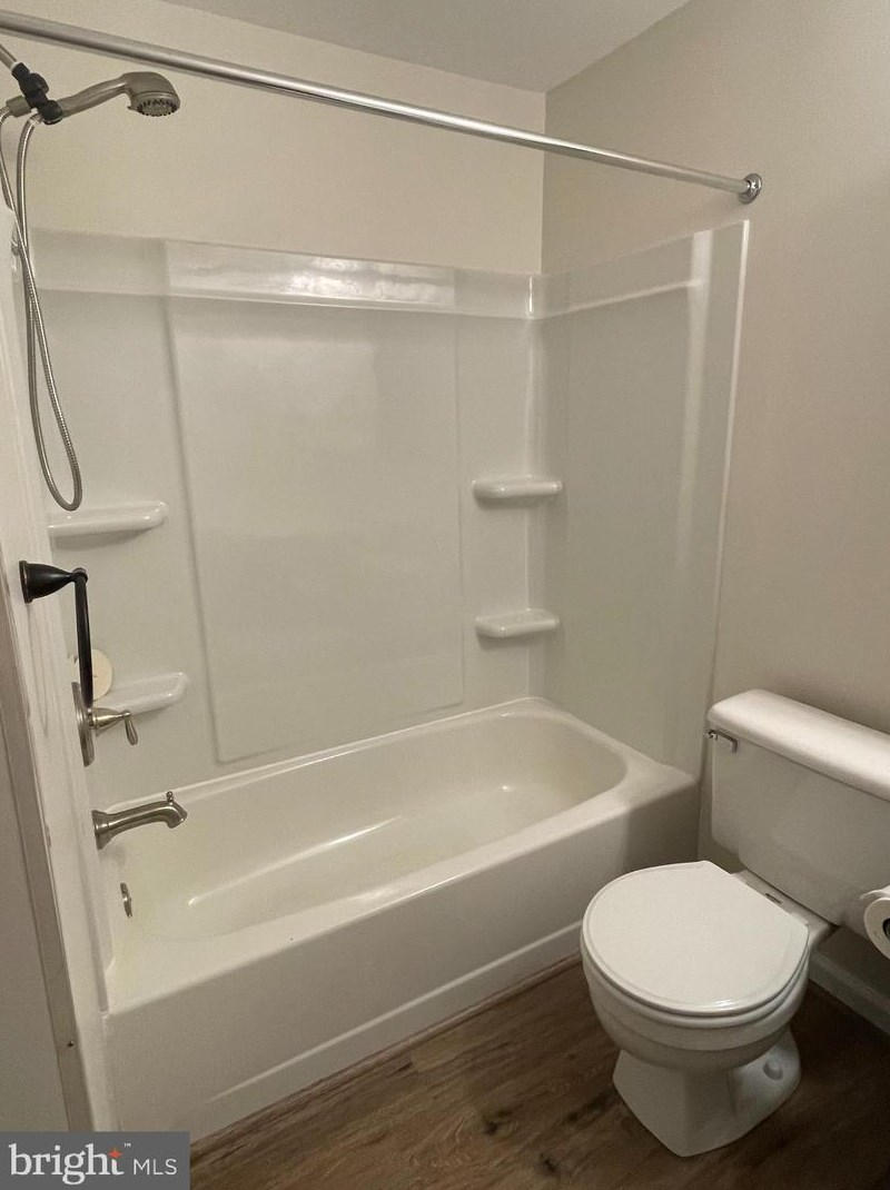 6404 Lacrosse Ln, Glen Burnie MD 21061-8831 exterior