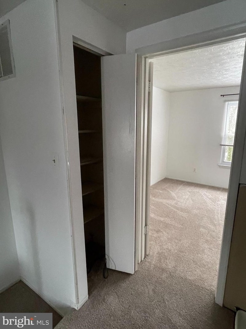 6404 Lacrosse Ln, Glen Burnie MD 21061-8831 exterior