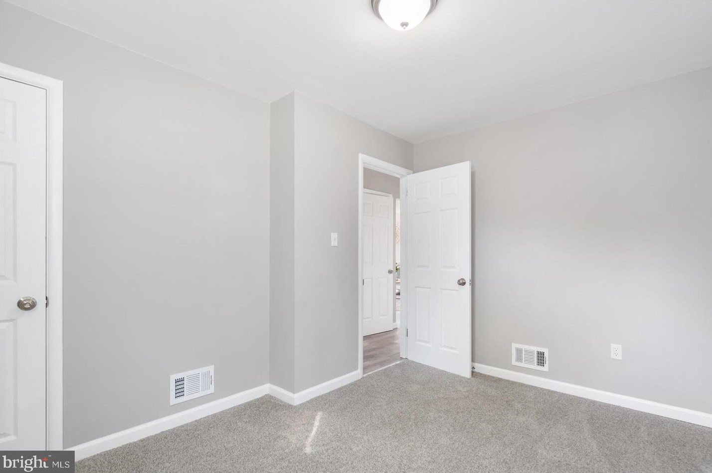 303 Ridgely Rd, Glen Burnie MD 21061-4516 exterior