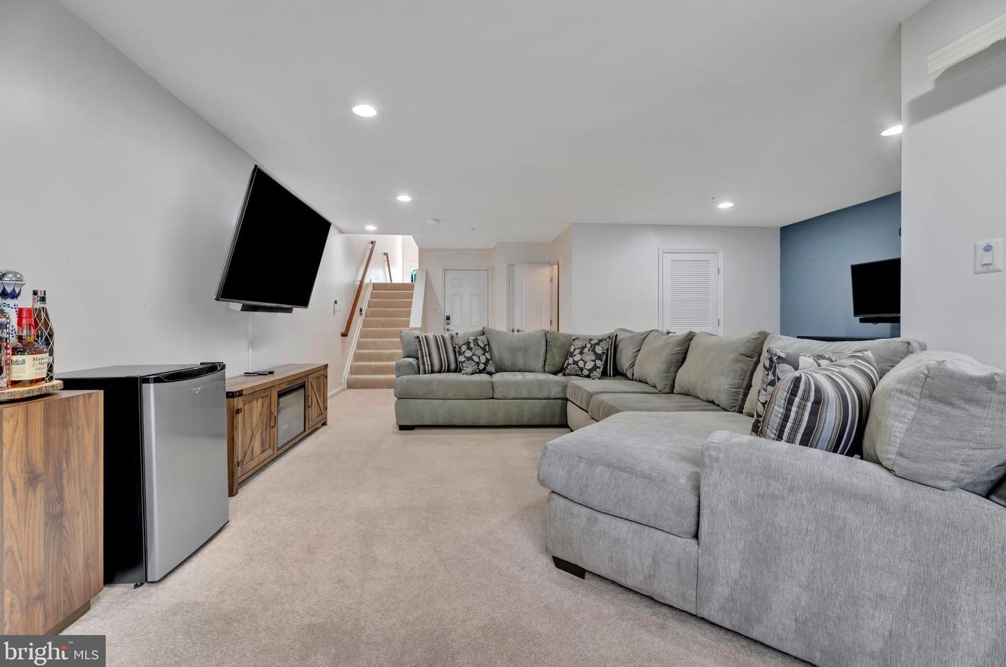 927 Indigo Bunting Ln, Glen Burnie MD 21060-8325 exterior