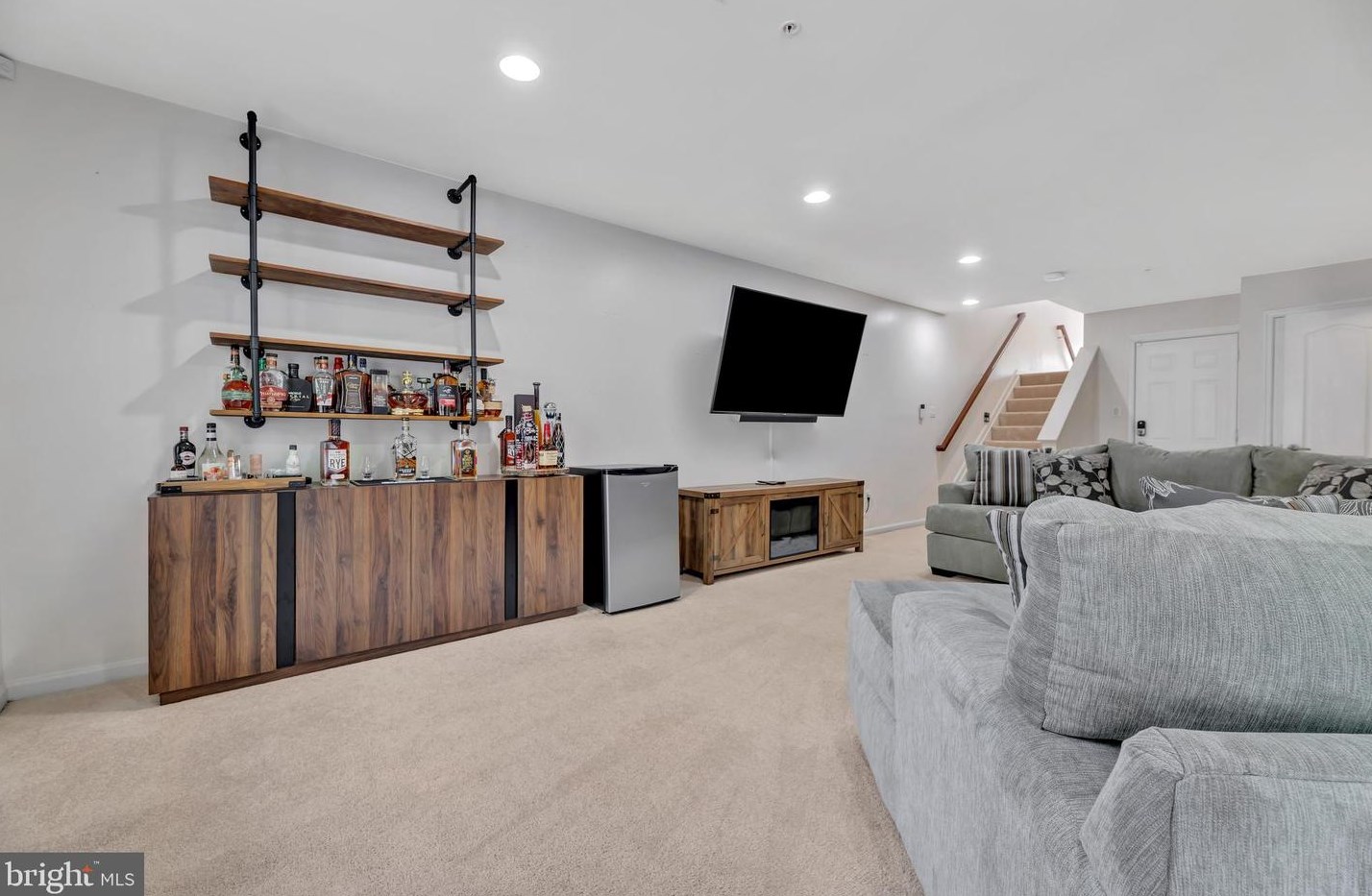 927 Indigo Bunting Ln, Glen Burnie MD 21060-8325 exterior