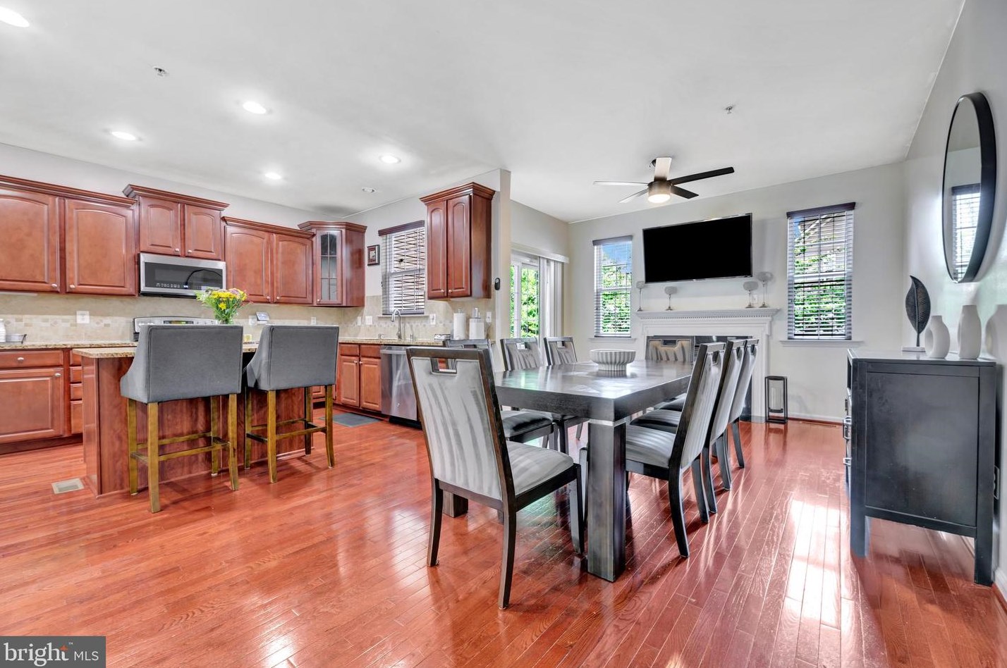 927 Indigo Bunting Ln, Glen Burnie MD 21060-8325 exterior