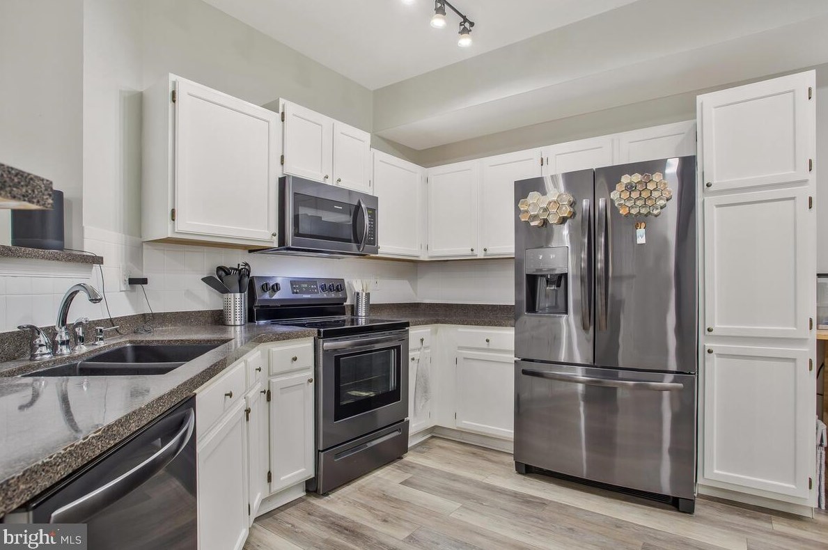 1590 Fallowfield Ct, Crofton MD 21114-1427 exterior