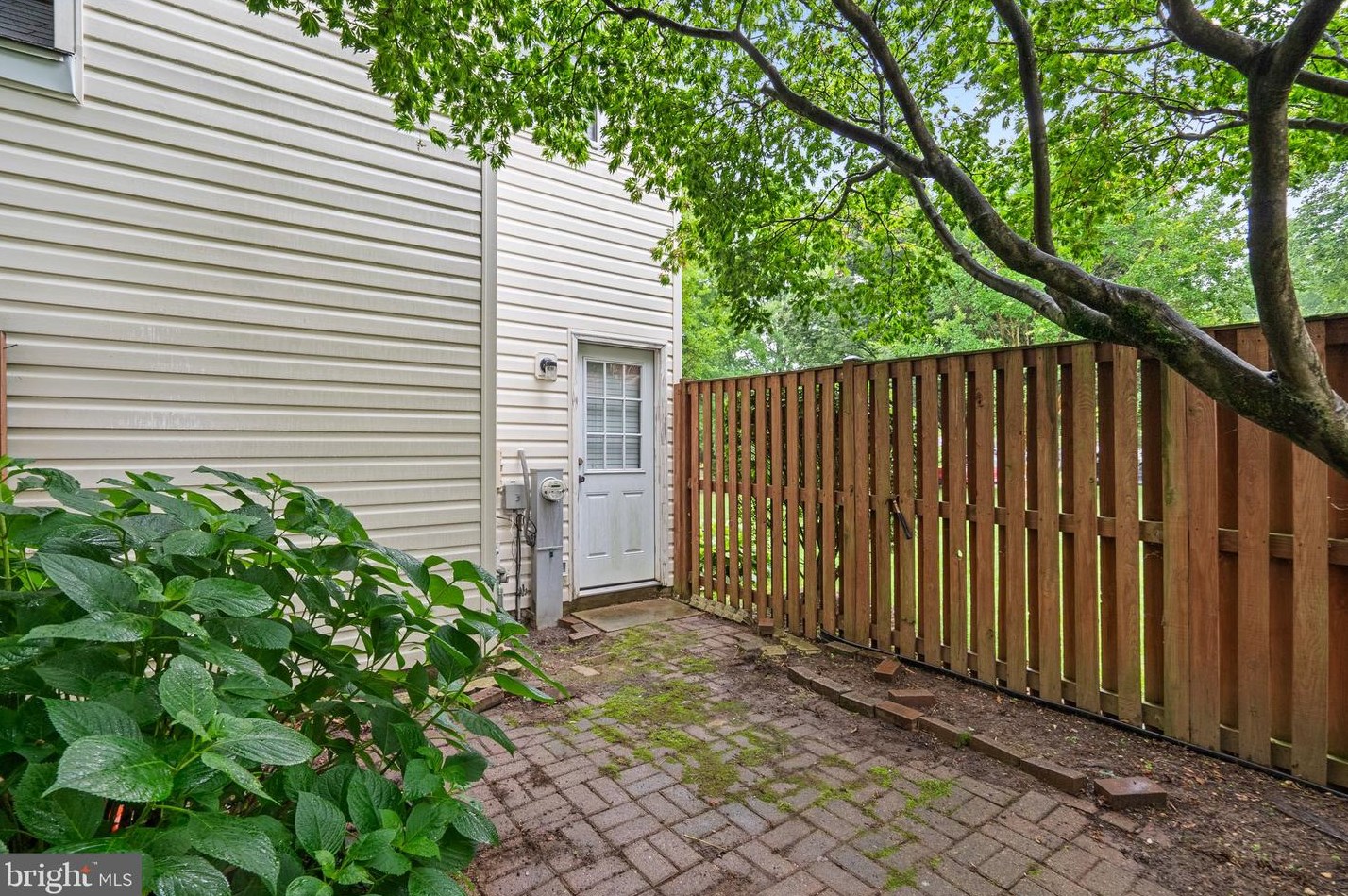 1002 Simsbury Ct, Crofton MD 21114-1661 exterior