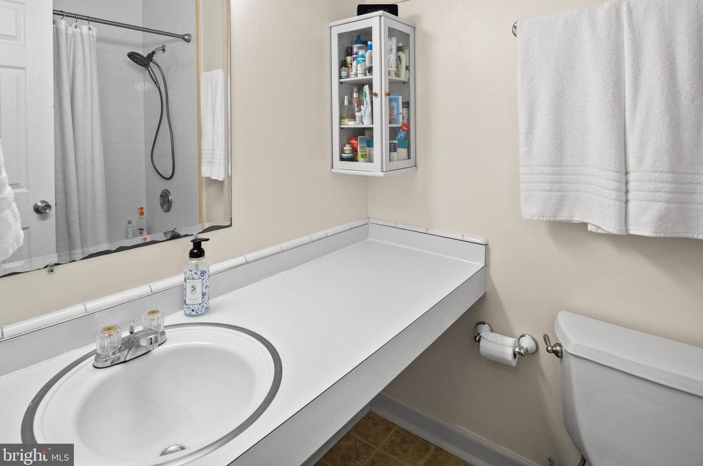 1996 Cambridge Dr, Crofton MD 21114-1909 exterior