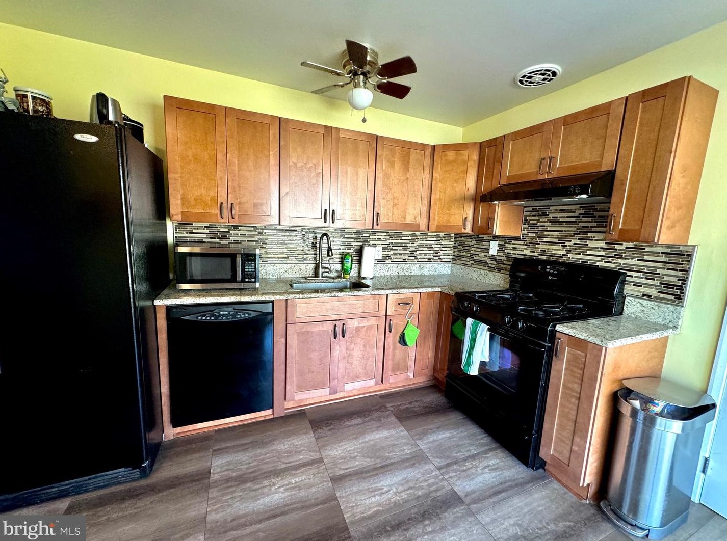 1700 Leisure Ln, Glen Burnie MD 21061-2124 exterior