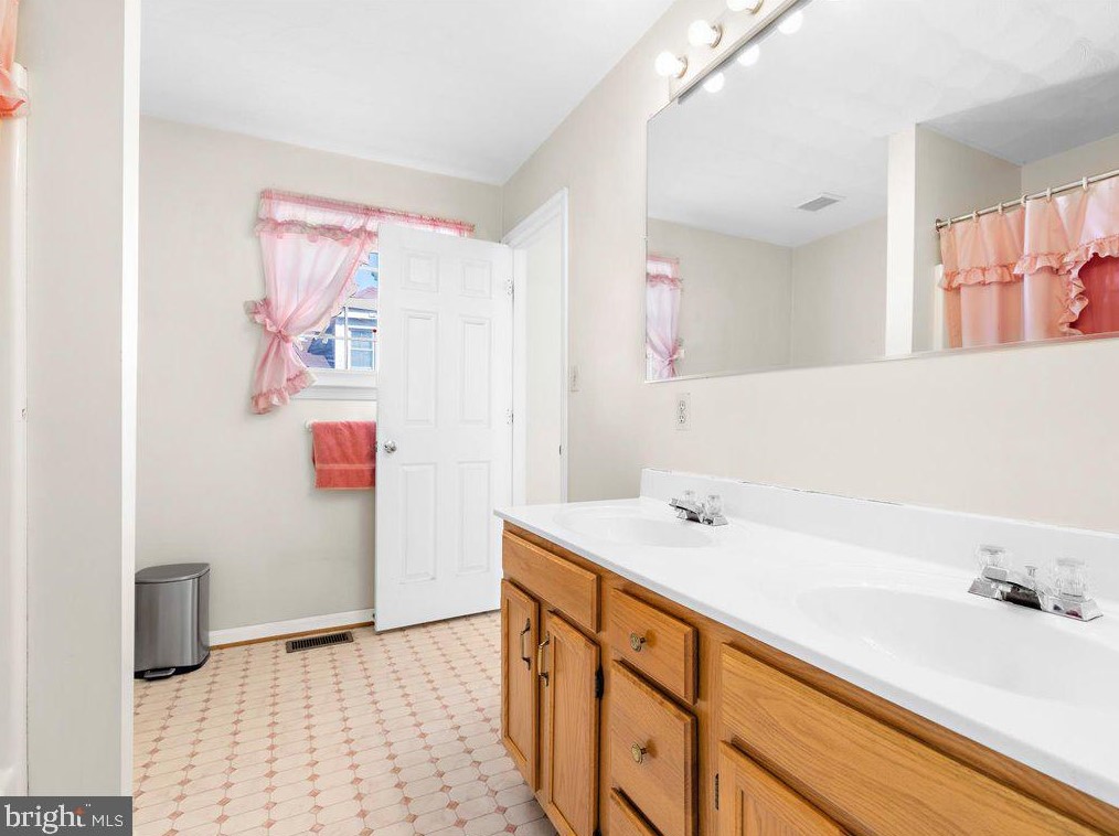 313 Doris Ave, Baltimore MD  21225-2805 exterior