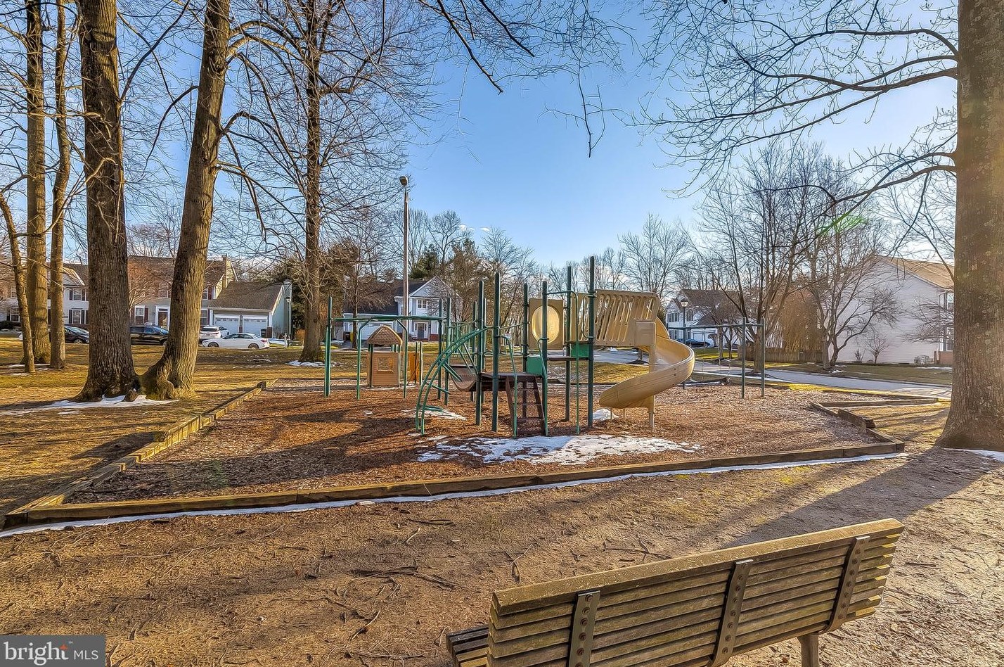 2900 Middle Brg Ct, Crofton MD 21114-2498 exterior