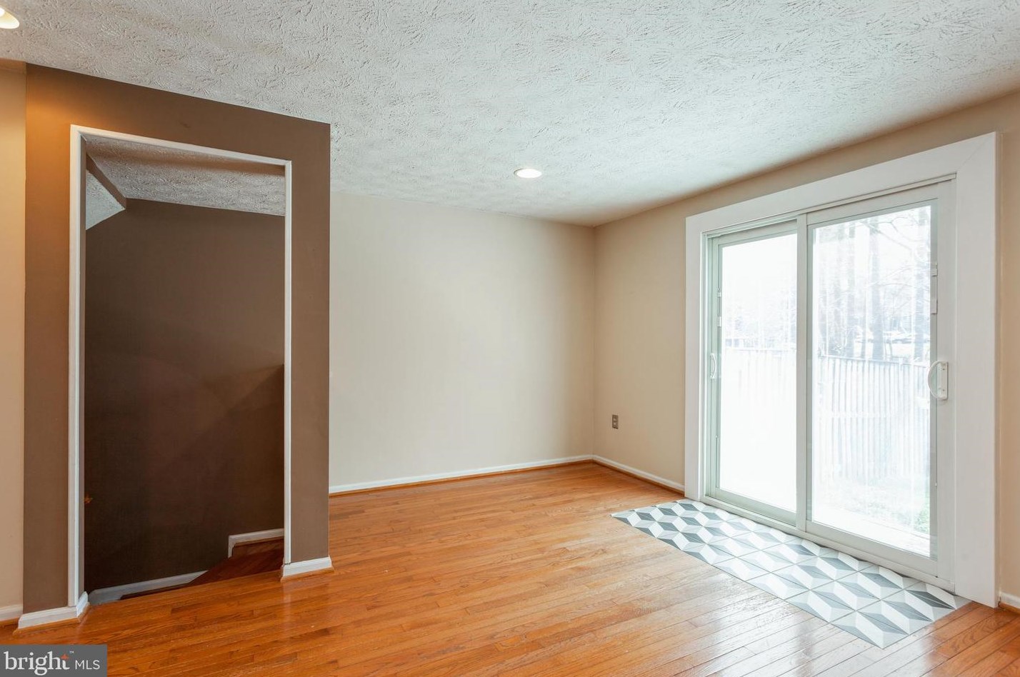 2537 Log Ml Ct, Crofton MD 21114-1859 exterior