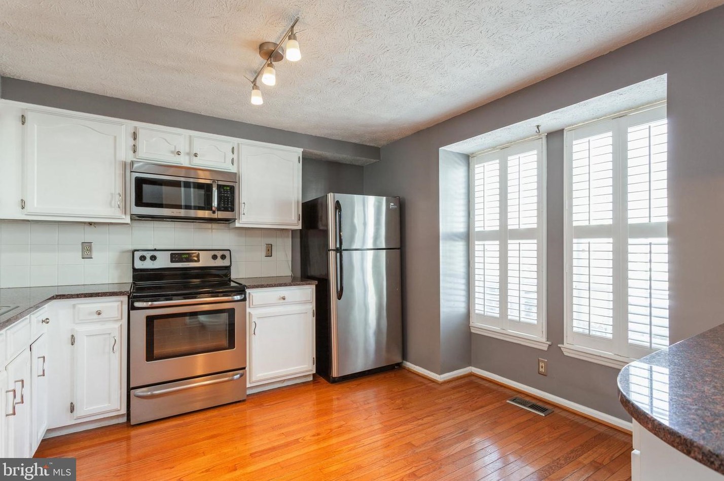 2537 Log Ml Ct, Crofton MD 21114-1859 exterior