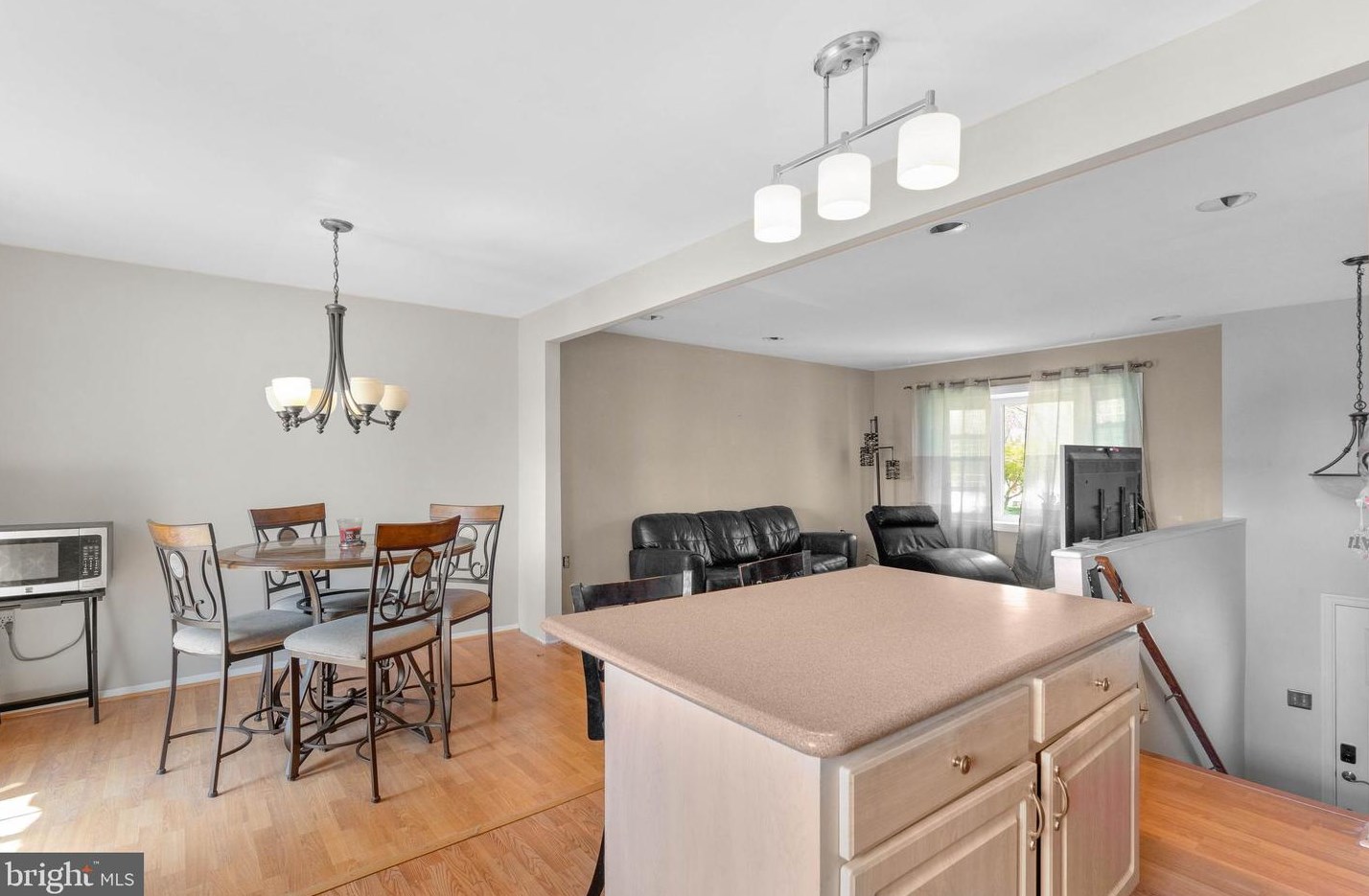 1909 Cuire Dr, Severn MD 21144-1464 exterior