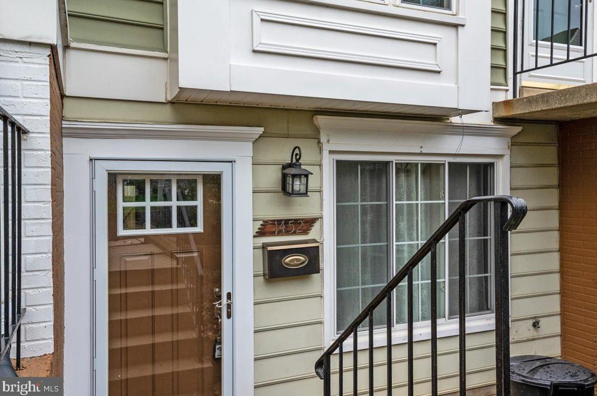 1452 Blockton Ct, Crofton MD 21114-1101 exterior