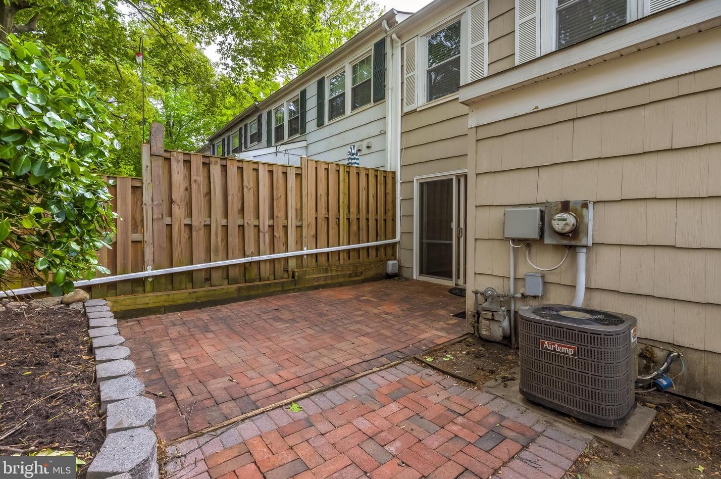 1724 Farmington Ct, Crofton MD  21114-2307 exterior