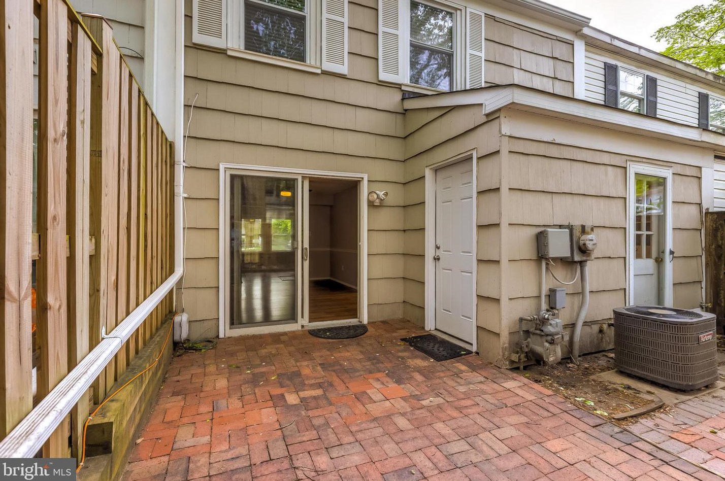 1724 Farmington Ct, Crofton MD  21114-2307 exterior