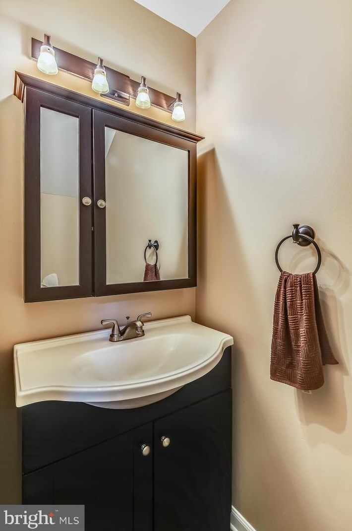 1605 Howard Chapel Ct, Crofton MD 21114-1817 exterior