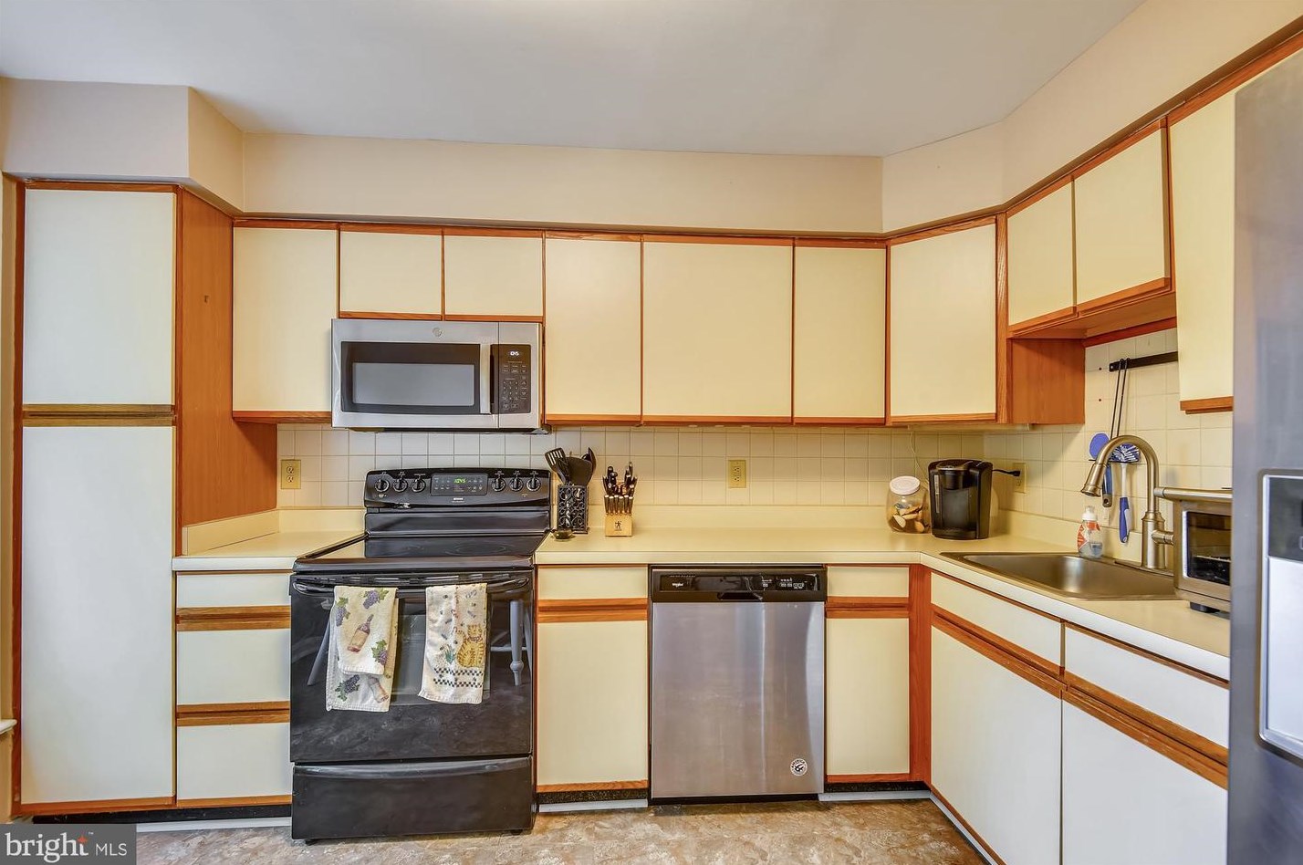 1605 Howard Chapel Ct, Crofton MD 21114-1817 exterior