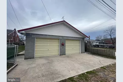 227 S Massachusetts Avenue, Cumberland, MD 21502 - Photo 3