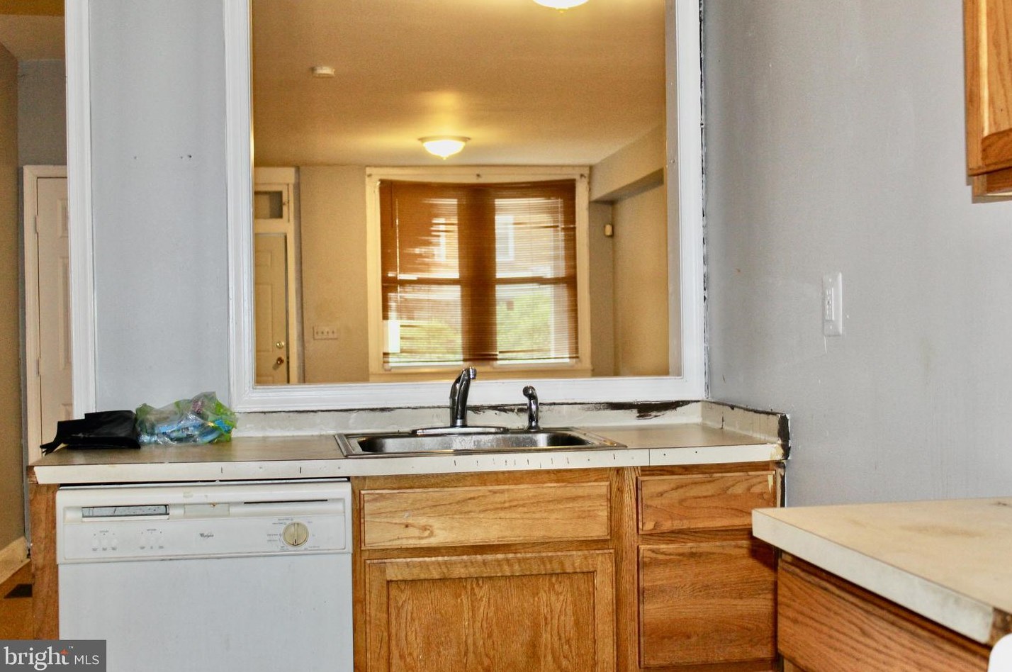 2823 Pelham Ave, Baltimore MD  21213-1219 exterior