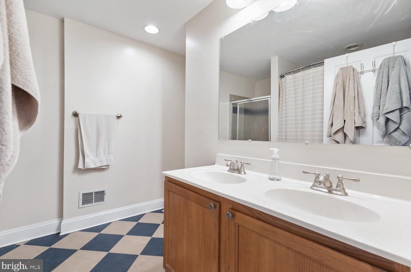 522 Clinton St, Baltimore MD  21205-2811 exterior