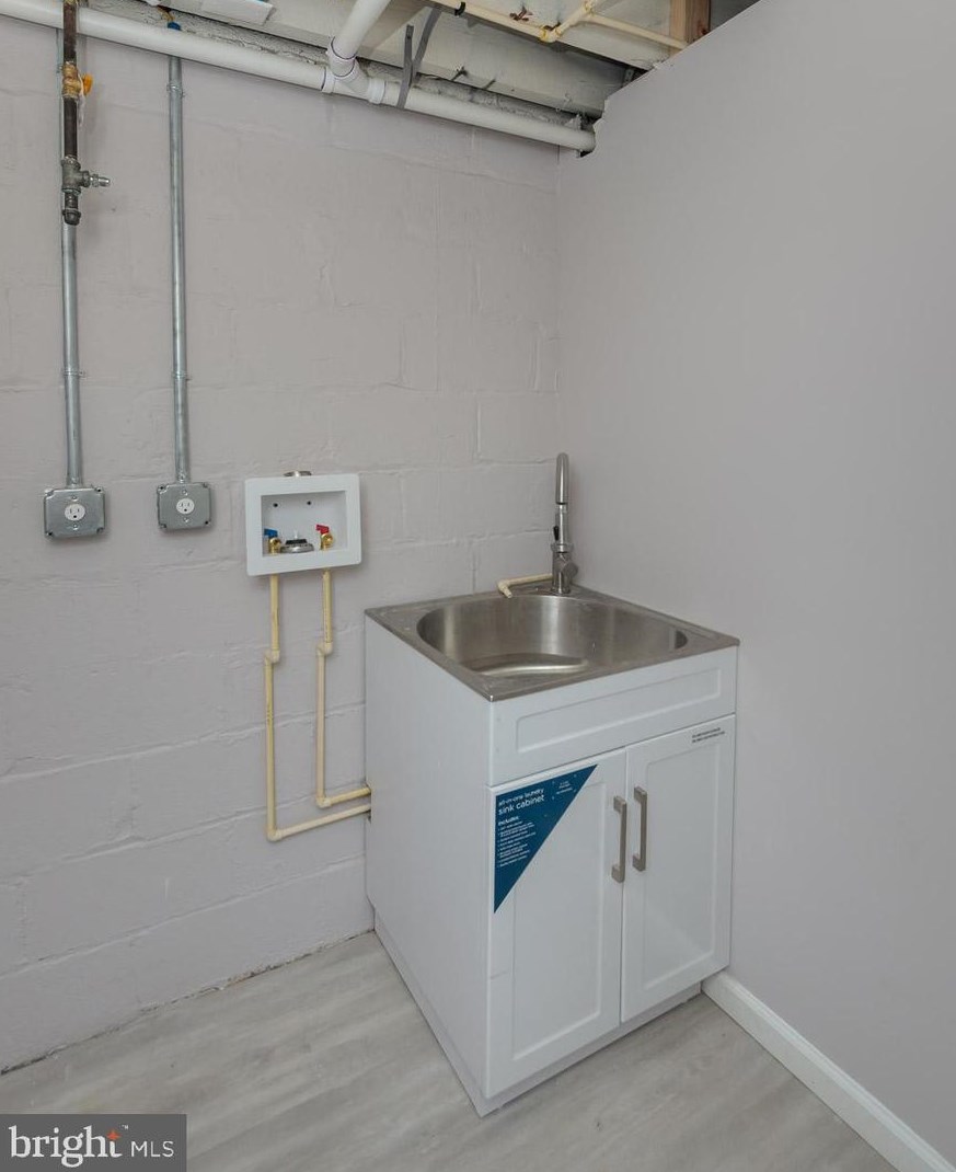 958 Hill Rd, Baltimore MD  21218-1341 exterior