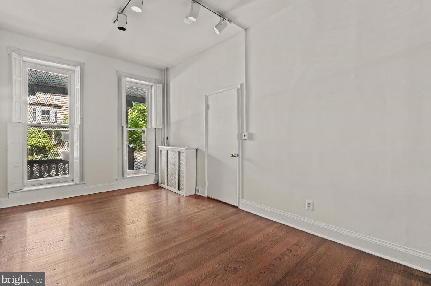 2809 Calvert St, Baltimore MD  21218-4410 exterior