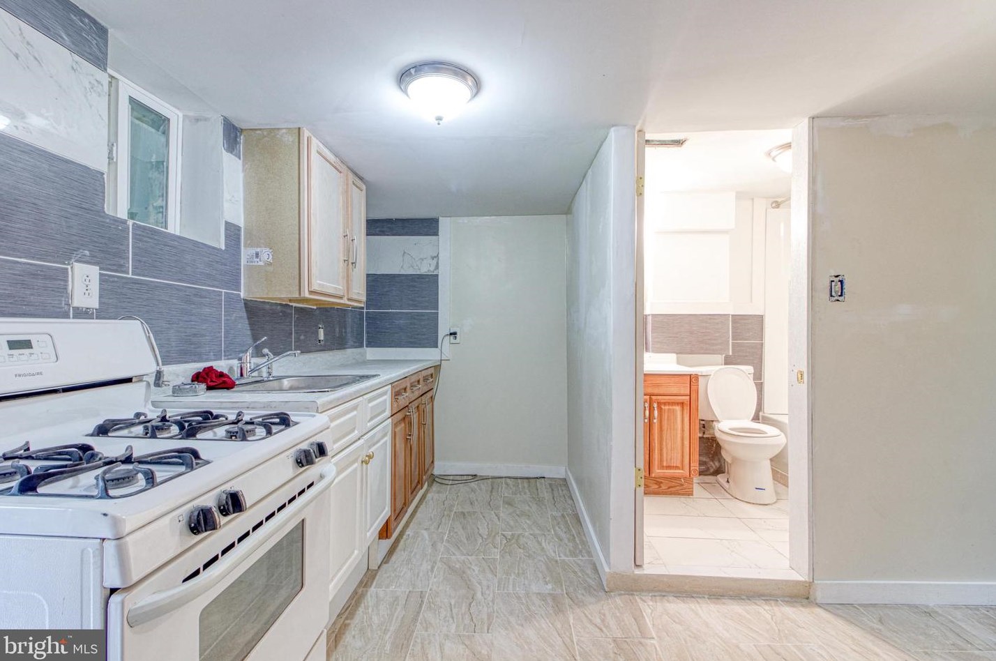2465 Westport St, Baltimore MD  21230-3019 exterior