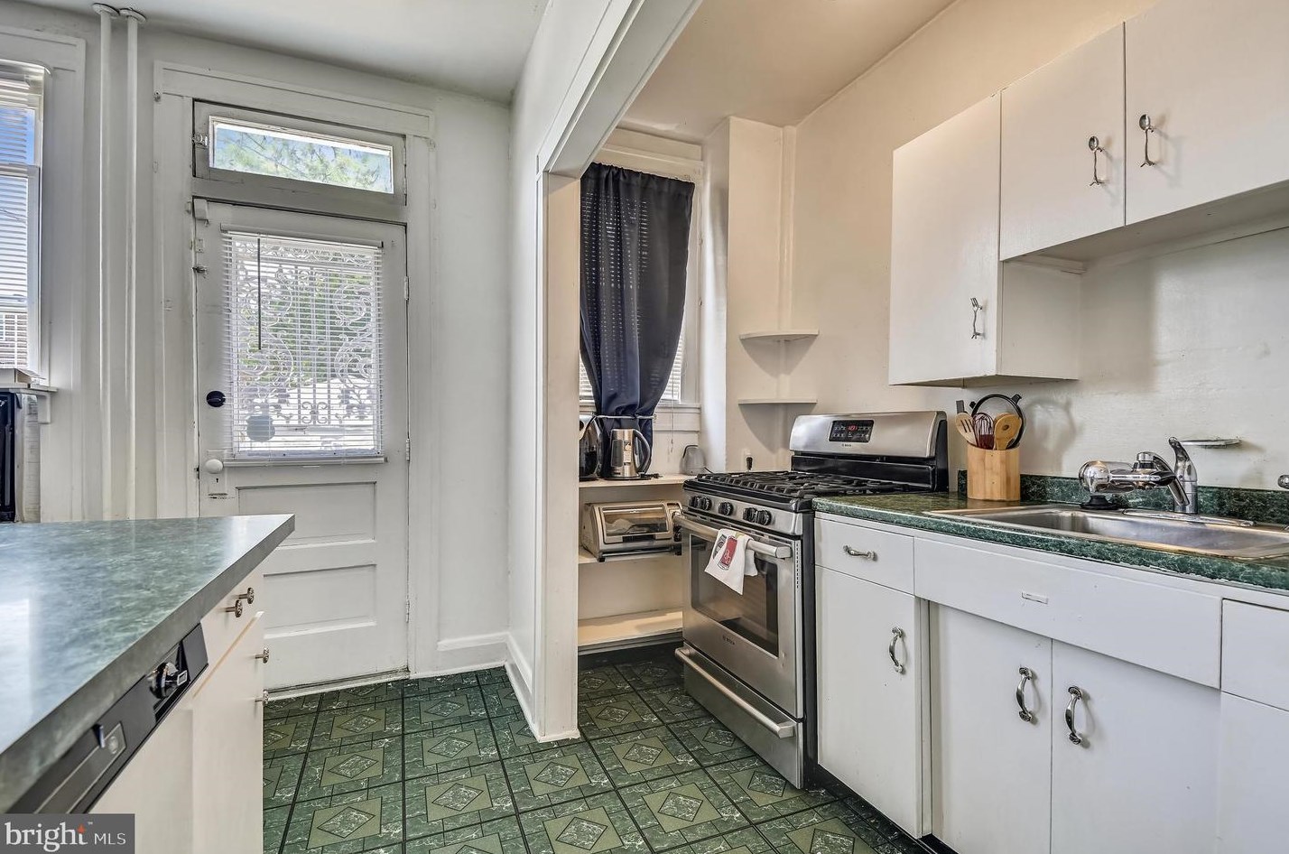 2807 Brendan Ave, Baltimore MD  21213-1213 exterior