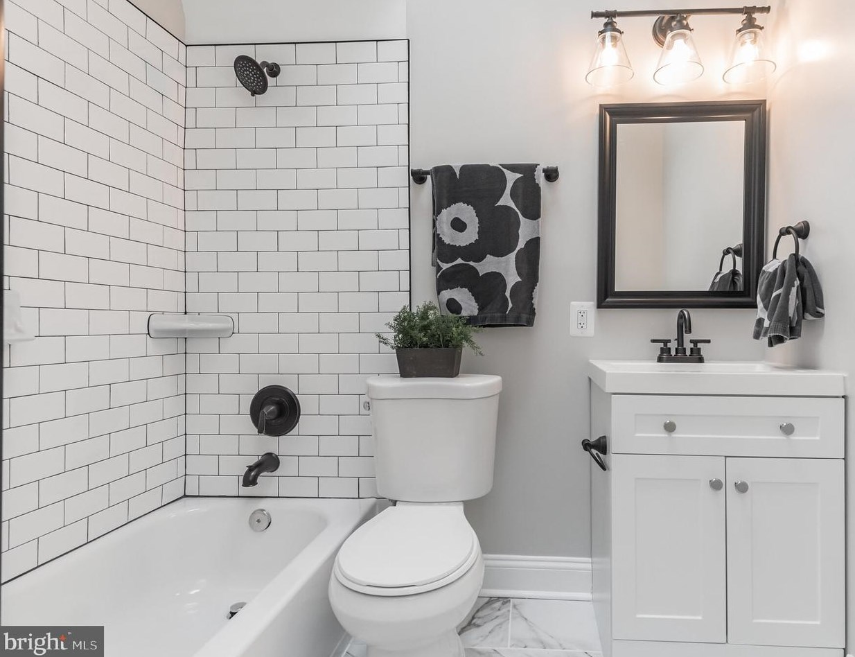 2526 Park Heights Ter, Baltimore MD  21215-7005 exterior