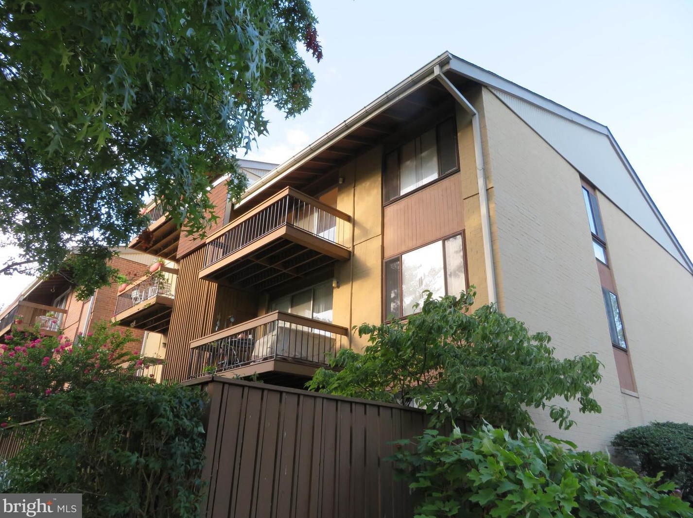 2 Cross Keys Rd, Baltimore MD  21210-1719 exterior