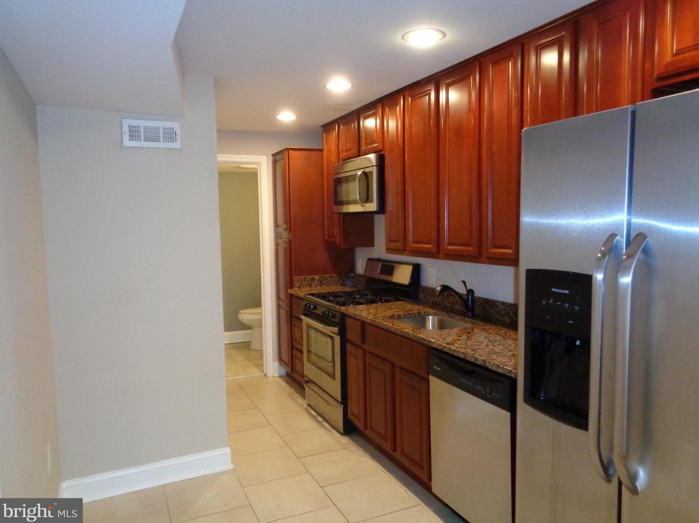 229 Chapel St, Baltimore MD  21231-2604 exterior