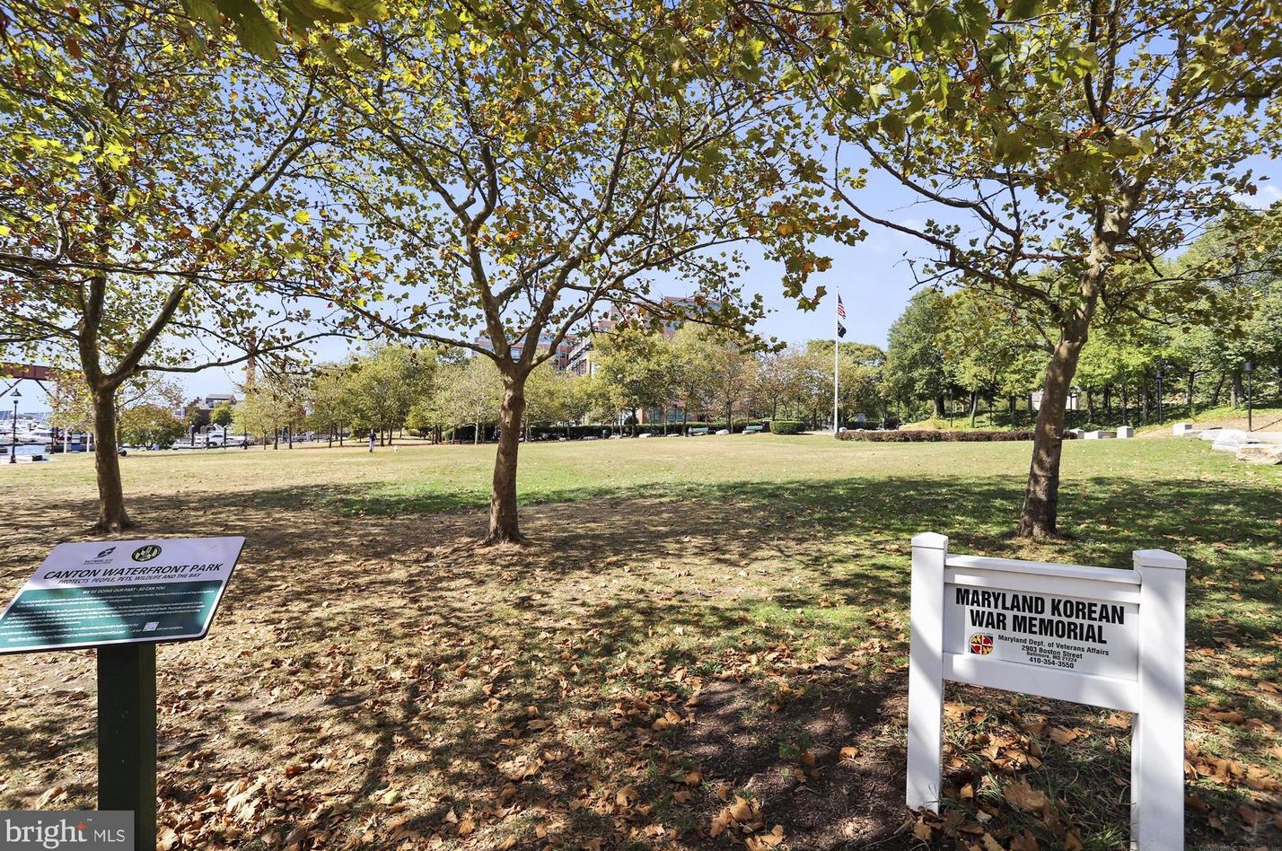 2702 Lighthouse Pt, Baltimore MD  21224-4759 exterior