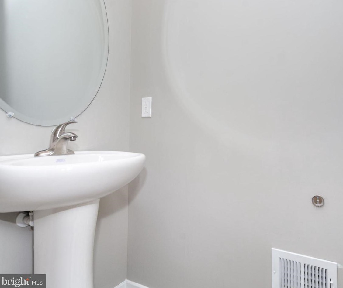 821 Harlem Ave, Baltimore MD  21201-1406 exterior