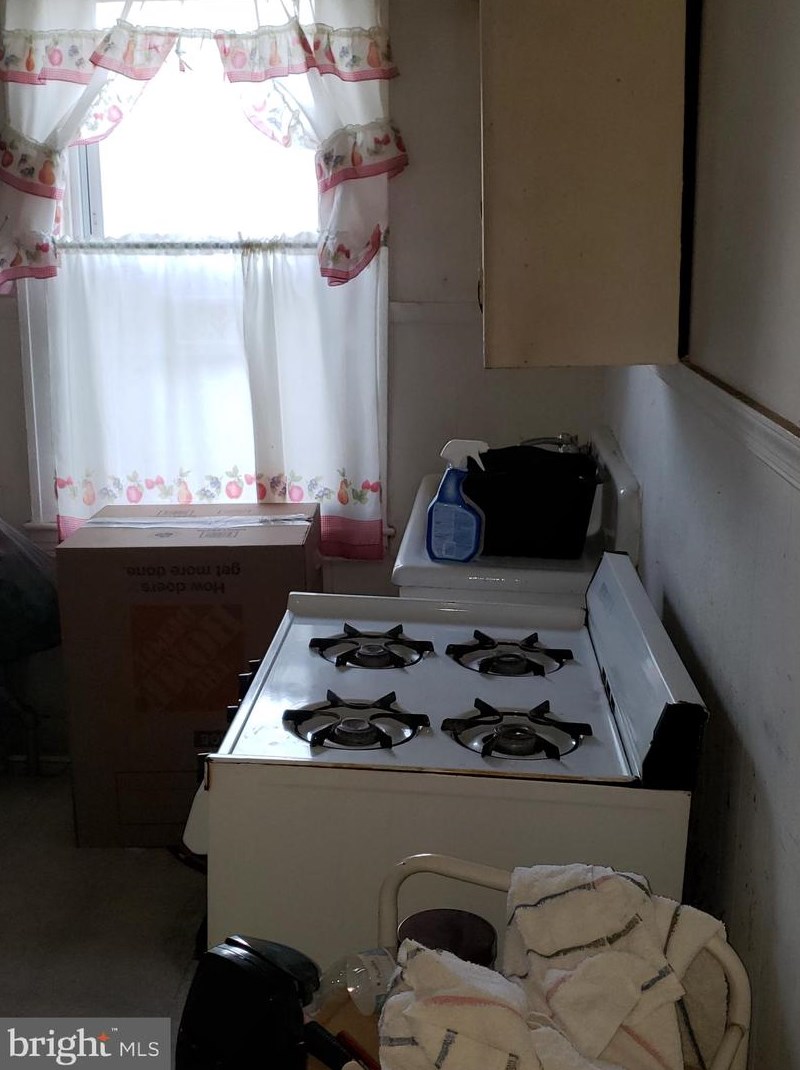 2565 Robb St, Baltimore MD 21218-5543 exterior