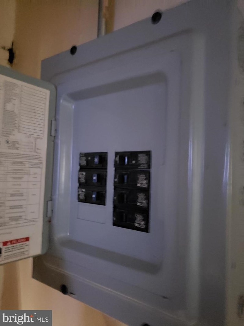 2565 Robb St, Baltimore MD 21218-5543 exterior