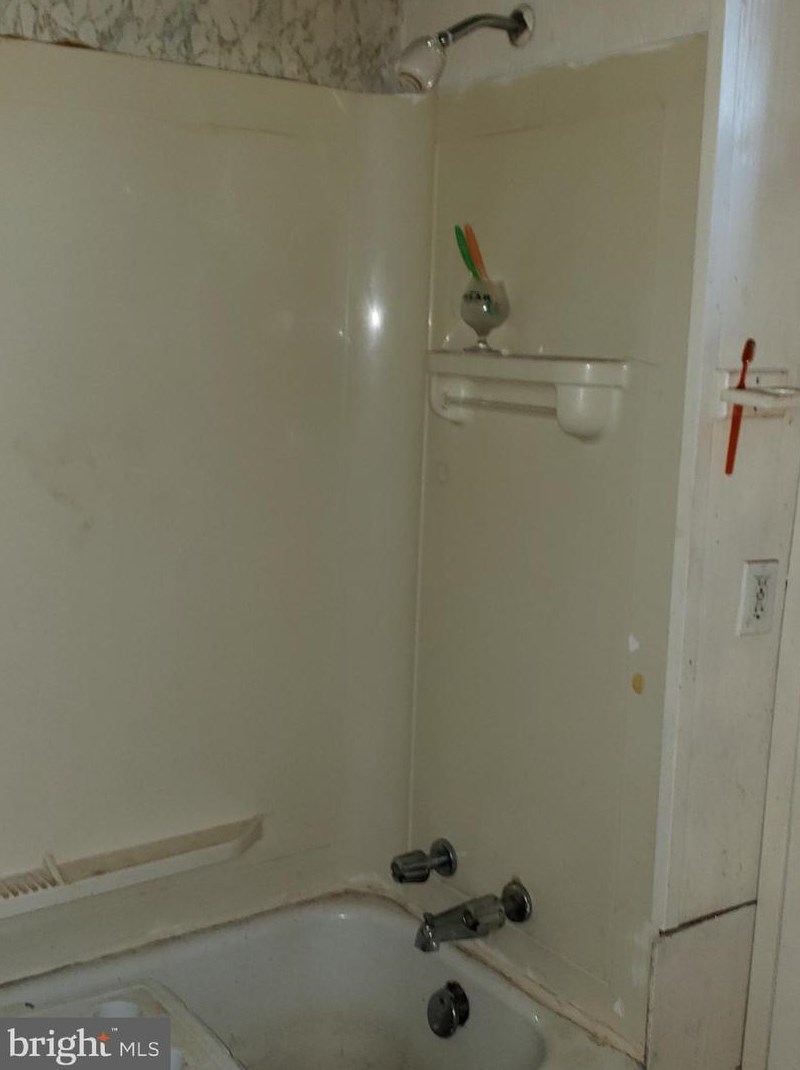 2565 Robb St, Baltimore MD 21218-5543 exterior