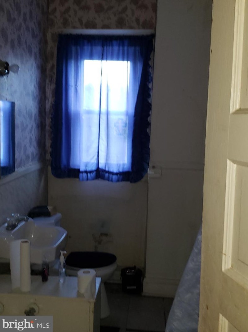 2565 Robb St, Baltimore MD 21218-5543 exterior