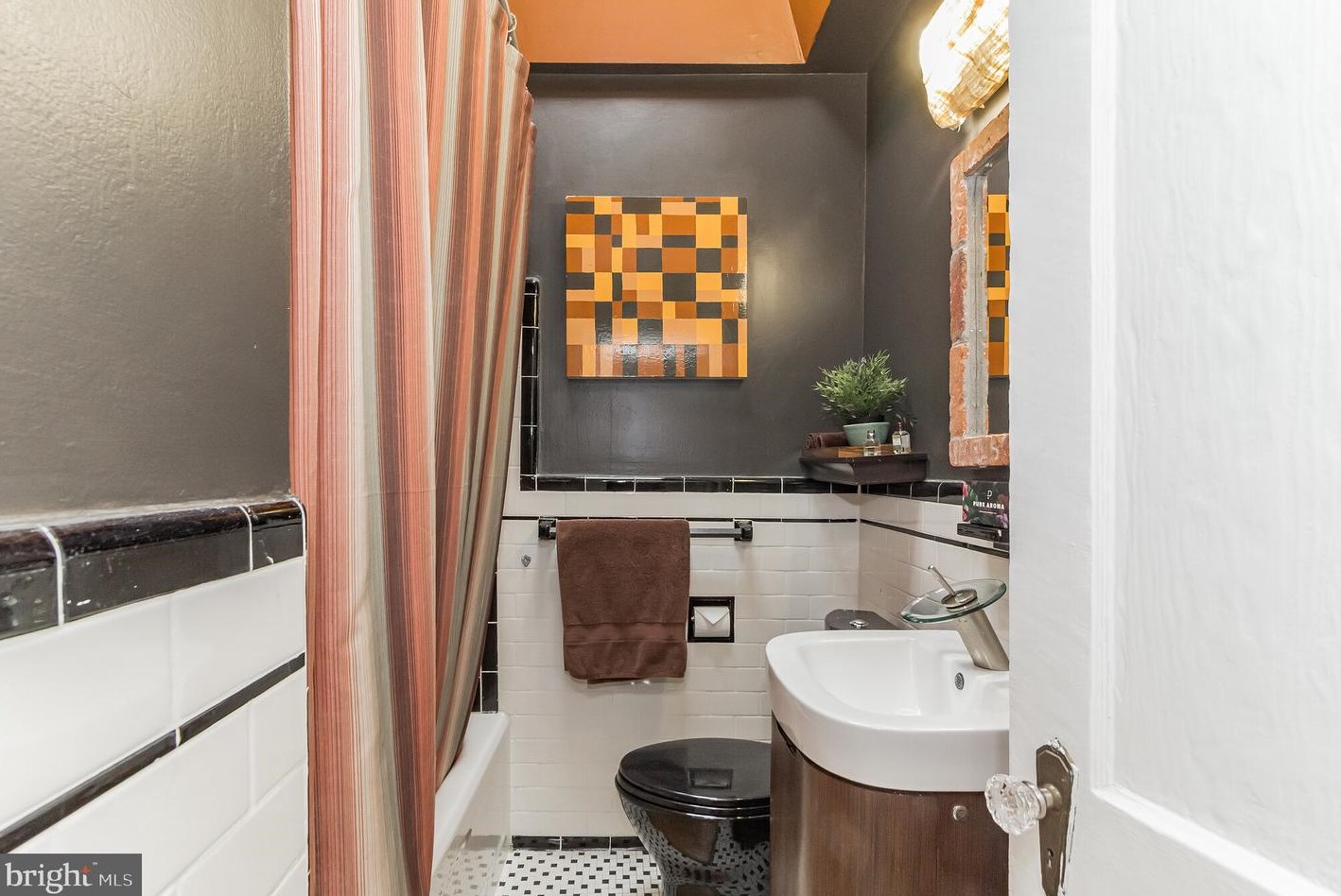 819 33 St, Baltimore MD 21211-2709 exterior