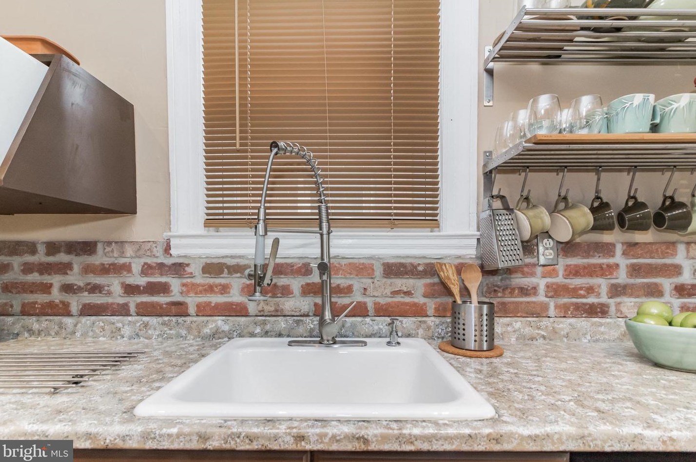 819 33 St, Baltimore MD 21211-2709 exterior