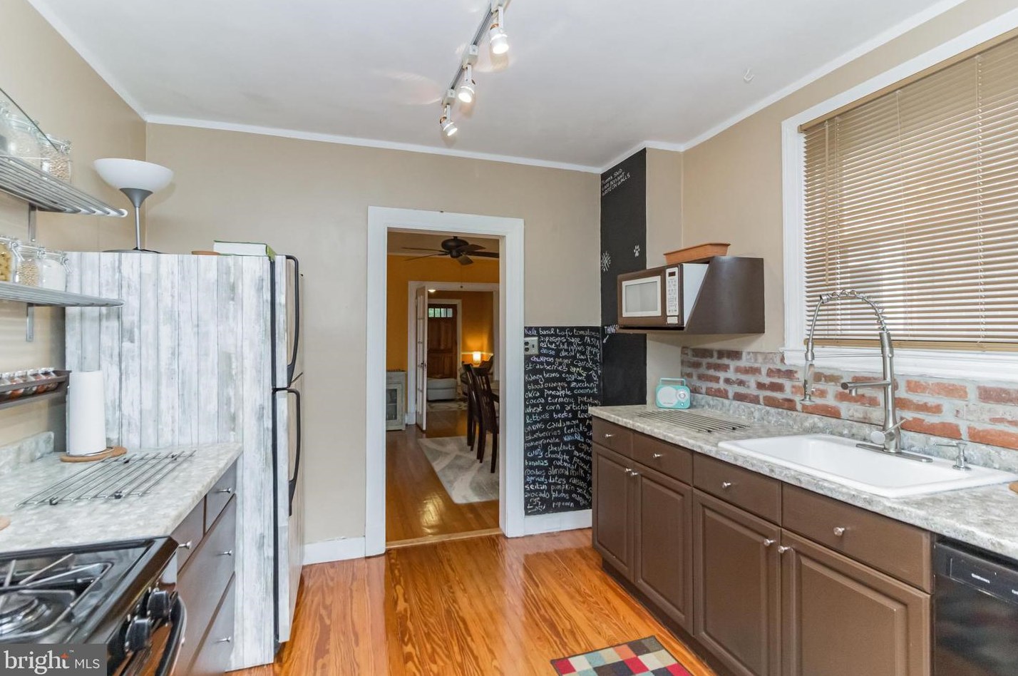 819 33 St, Baltimore MD 21211-2709 exterior