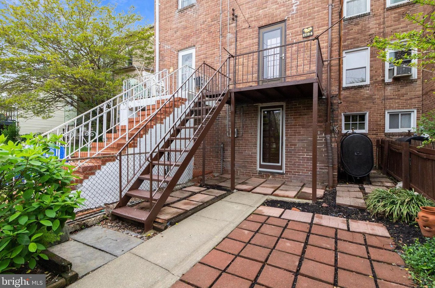 819 33 St, Baltimore MD 21211-2709 exterior