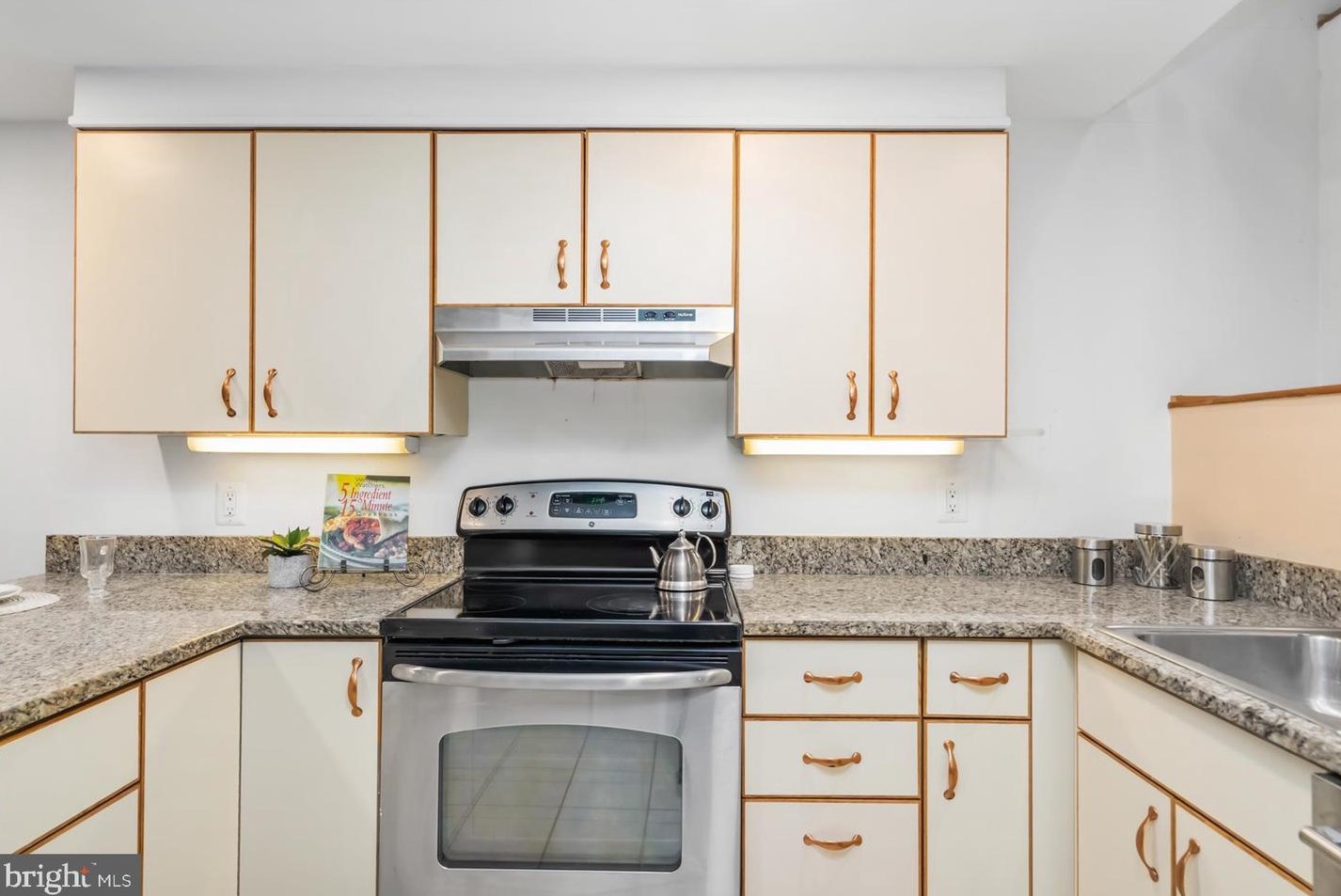 805 Charles St, Baltimore MD  21230-3904 exterior