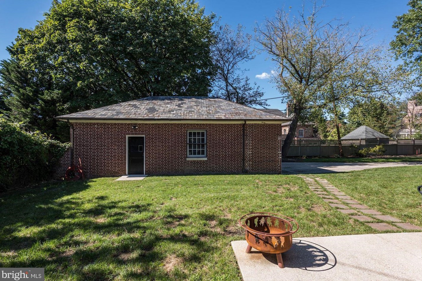 3810 Greenway, Baltimore MD  21218-1825 exterior