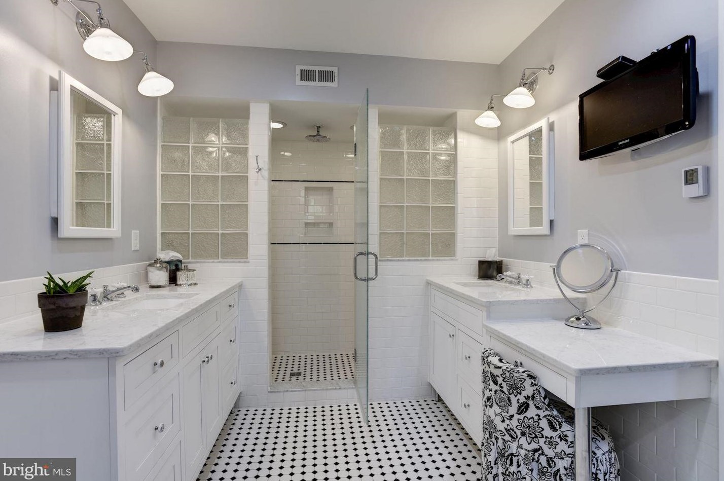 3810 Greenway, Baltimore MD  21218-1825 exterior