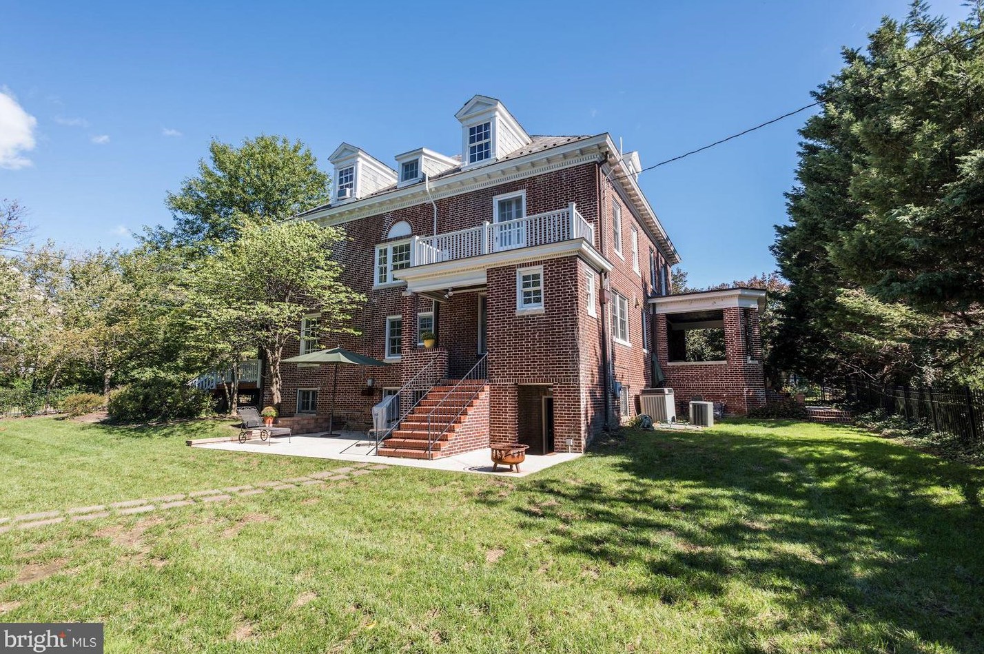 3810 Greenway, Baltimore MD  21218-1825 exterior