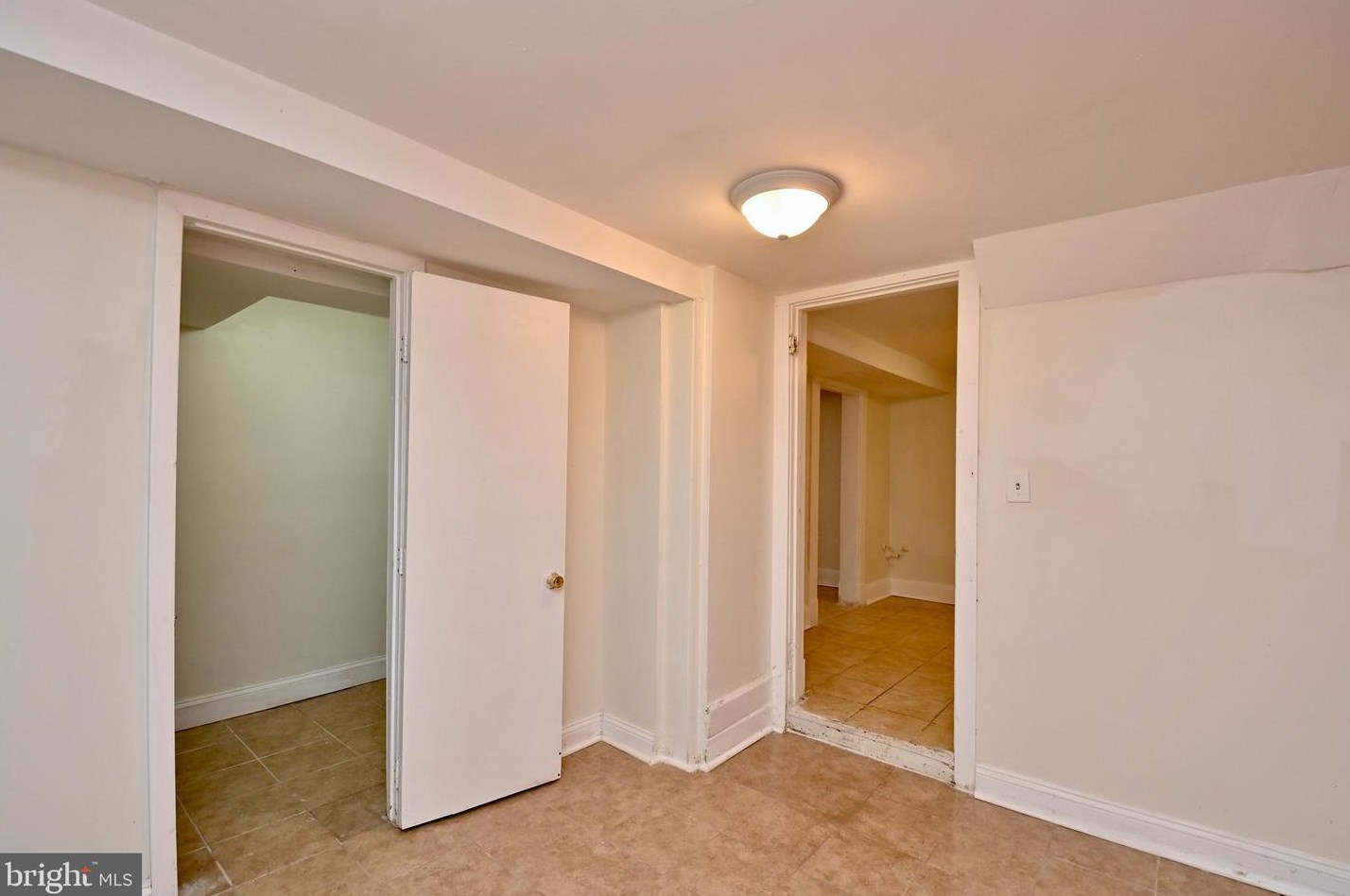 616 Woodington Rd, Baltimore MD  21229-1837 exterior