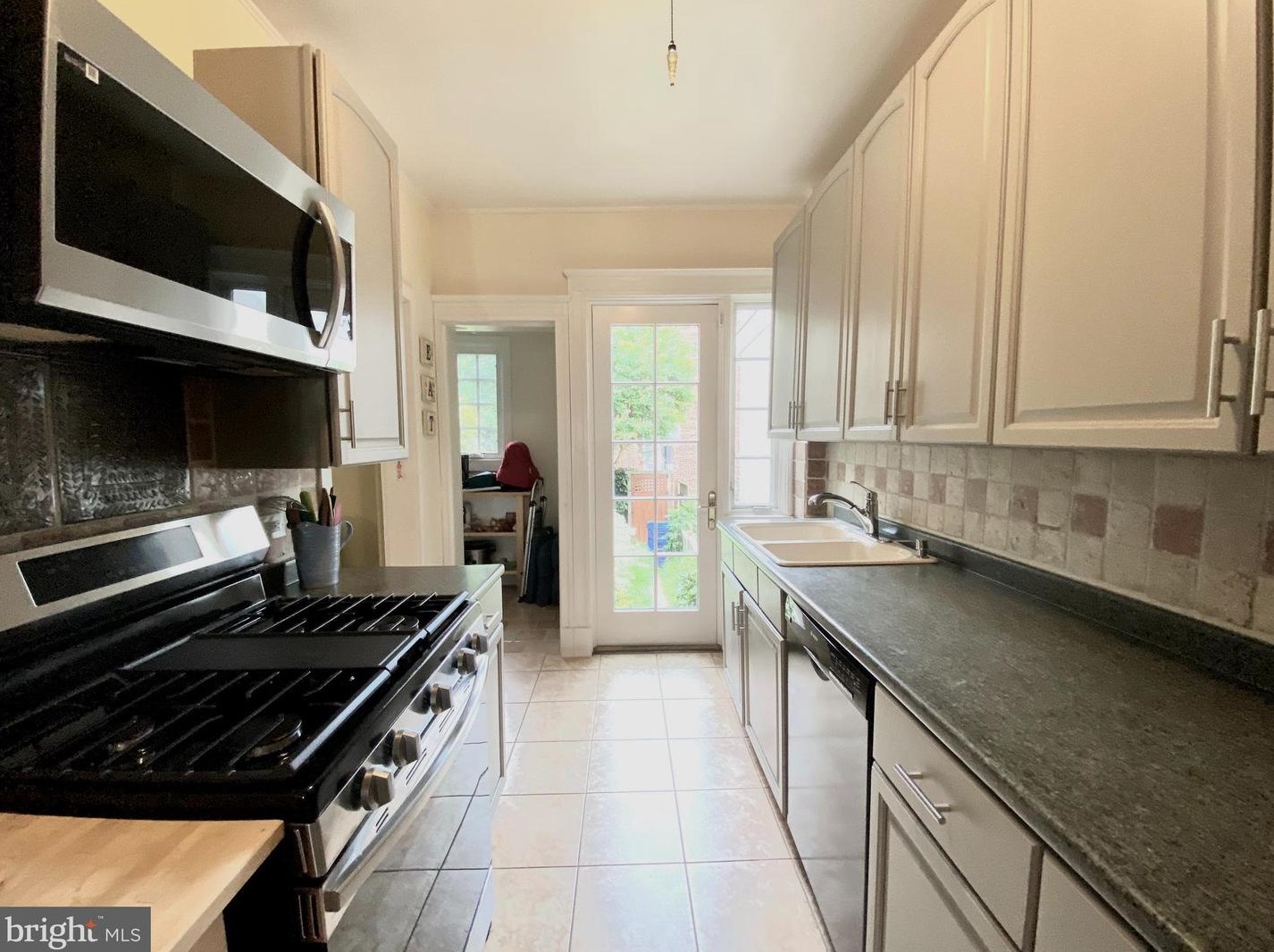 3413 University Pl, Baltimore MD  21218-2833 exterior