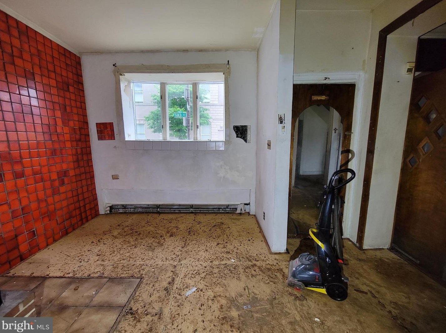 402 Gold St, Baltimore MD  21217-3524 exterior