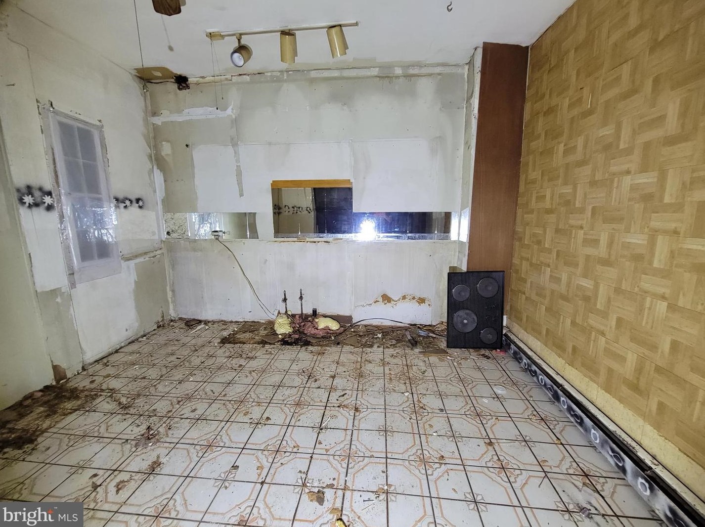 402 Gold St, Baltimore MD  21217-3524 exterior