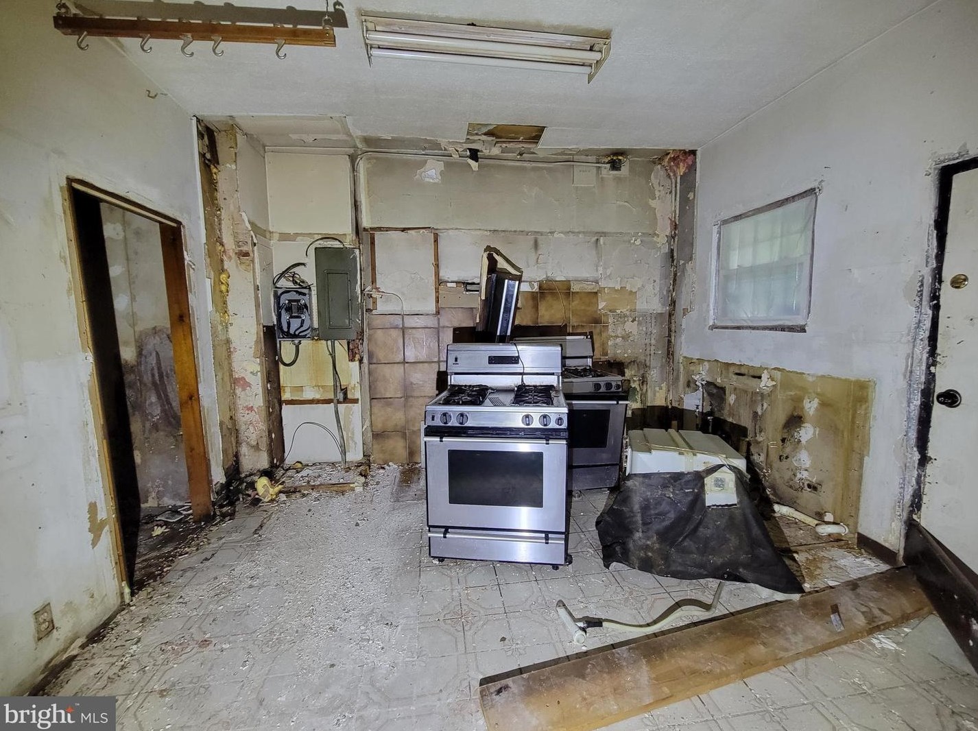 402 Gold St, Baltimore MD  21217-3524 exterior