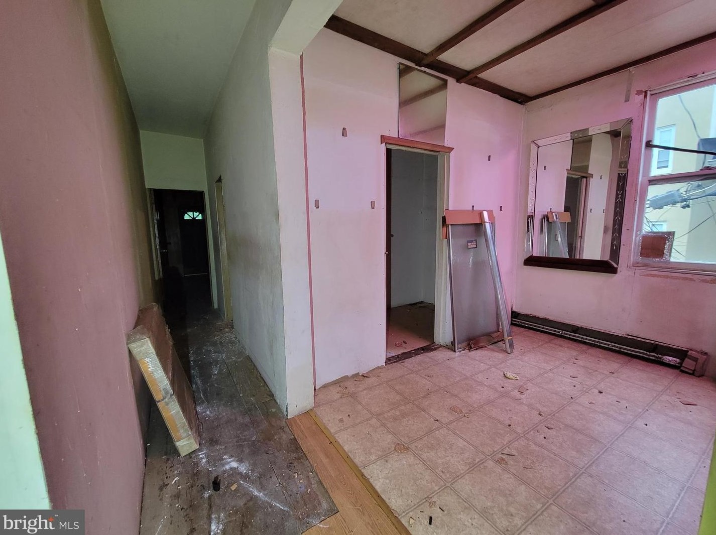 402 Gold St, Baltimore MD  21217-3524 exterior